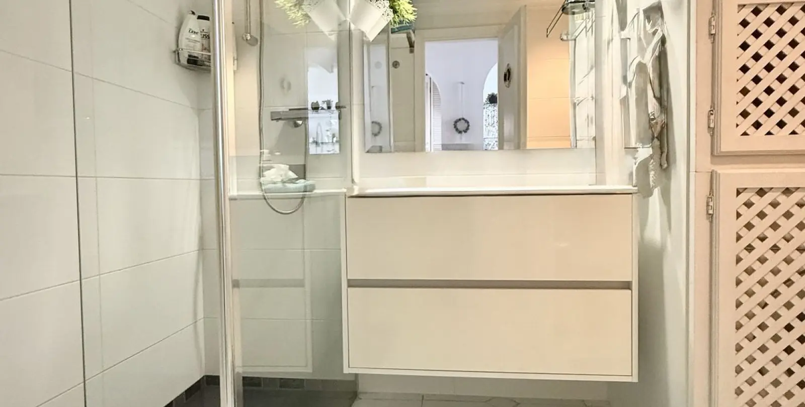 Продажа апартаментов на первом этаже в Miraflores 17