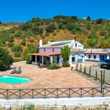 Venta de villa independiente en Riogordo