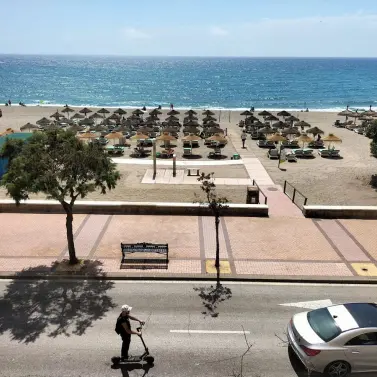 Sale of middle floor apartment in Fuengirola