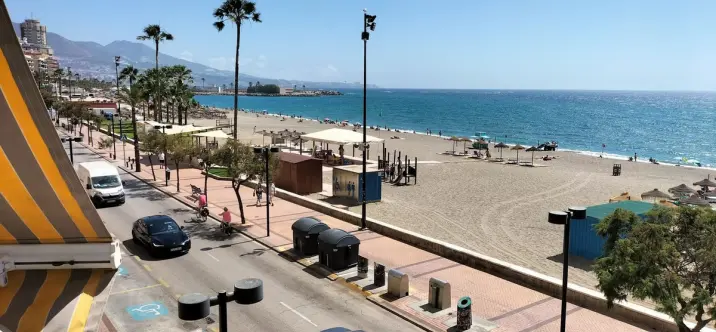 Sale of middle floor apartment in Fuengirola 1