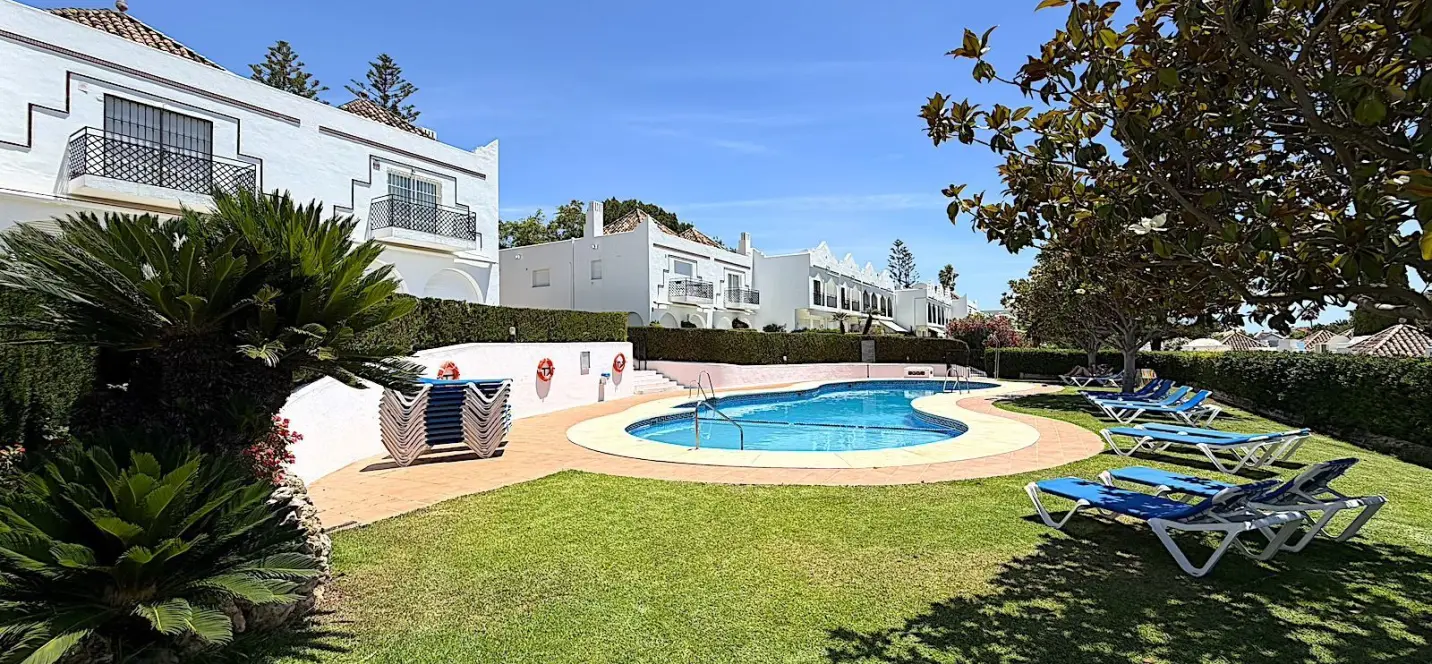 Venta de casa pareada en Aloha 0