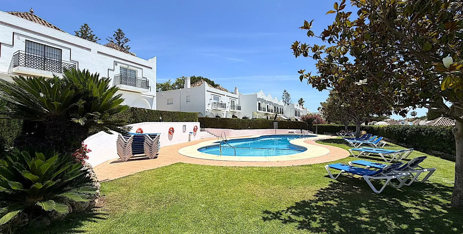 Venta de casa pareada en Aloha 45