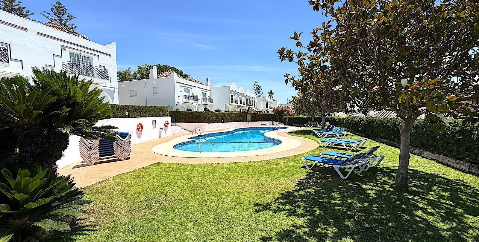 Venta de casa pareada en Aloha 48