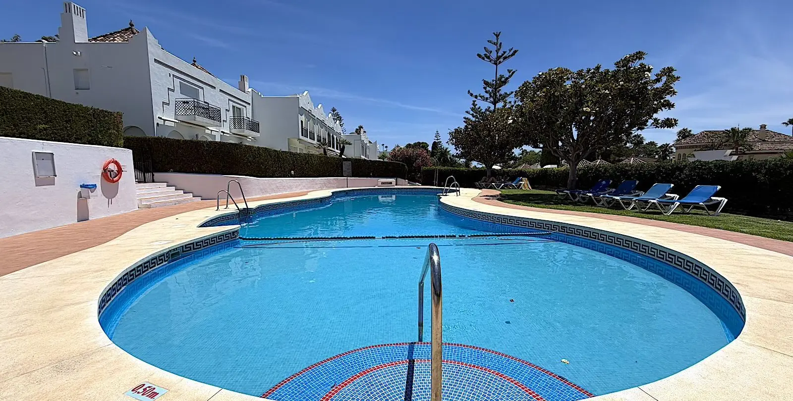 Venta de casa pareada en Aloha 55