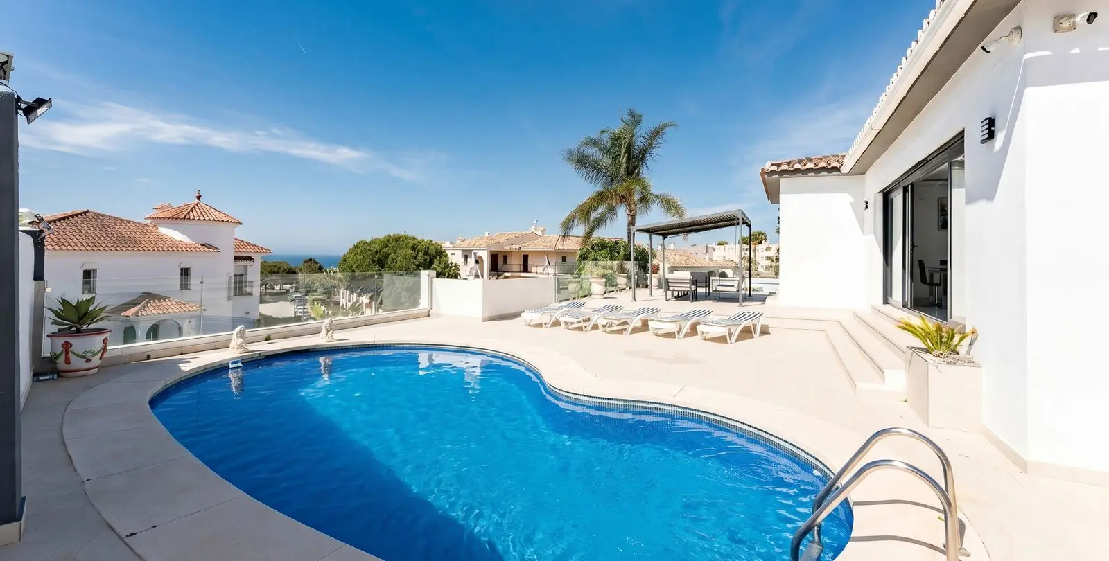 Venta de villa independiente en Riviera del Sol 1