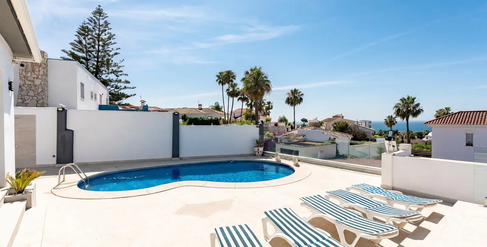 Venta de villa independiente en Riviera del Sol 3