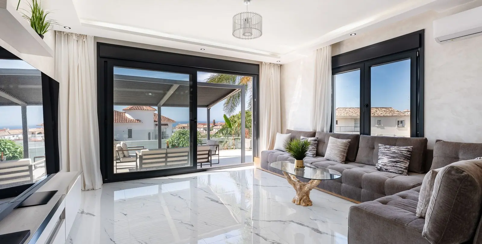 Venta de villa independiente en Riviera del Sol 5