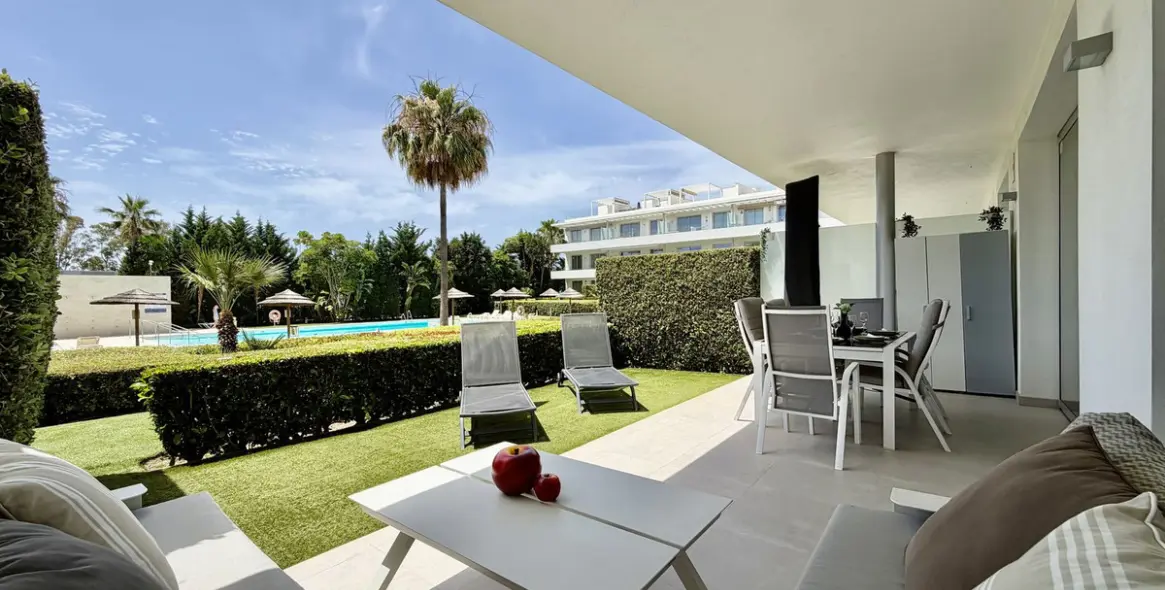 Short-term rent of ground floor apartment in Bel Air 1