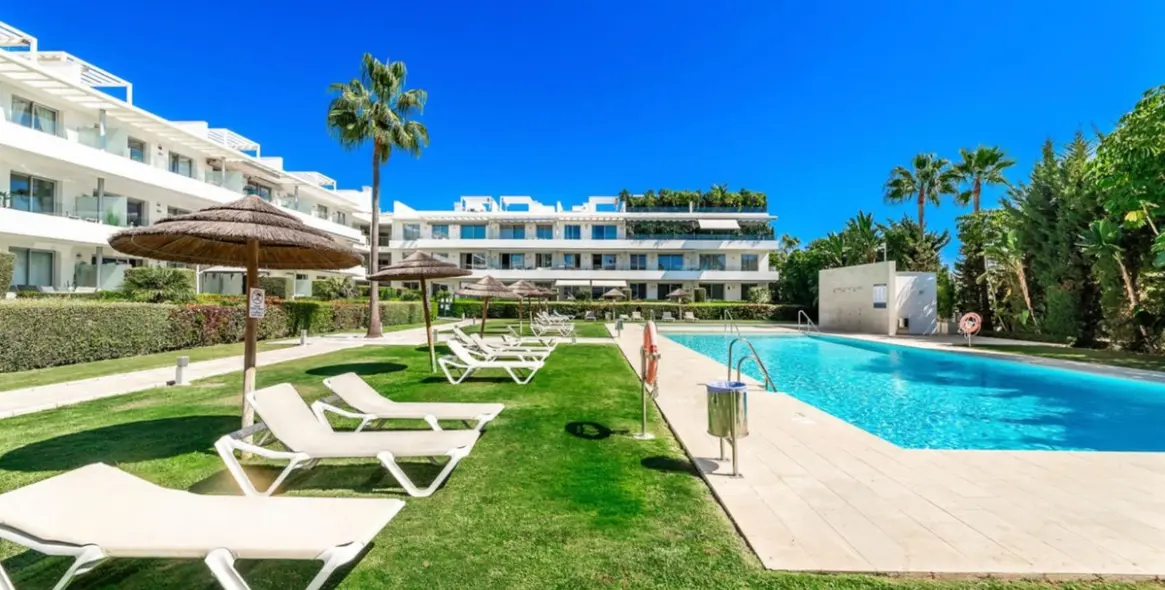 Short-term rent of ground floor apartment in Bel Air 2