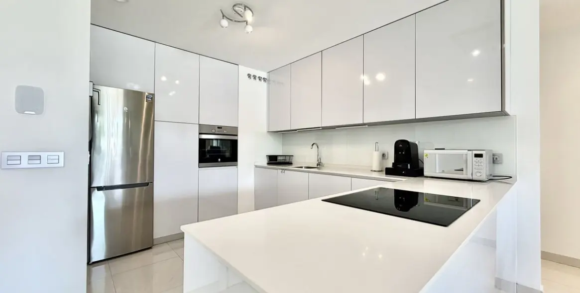 Short-term rent of ground floor apartment in Bel Air 5