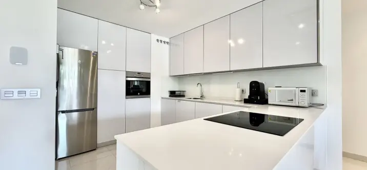Short-term rent of ground floor apartment in Bel Air 4