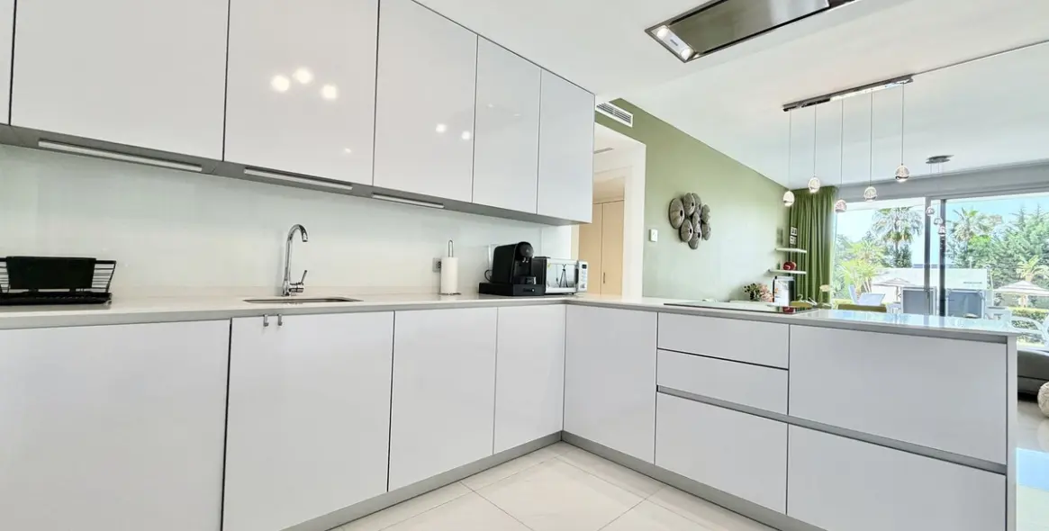 Short-term rent of ground floor apartment in Bel Air 6