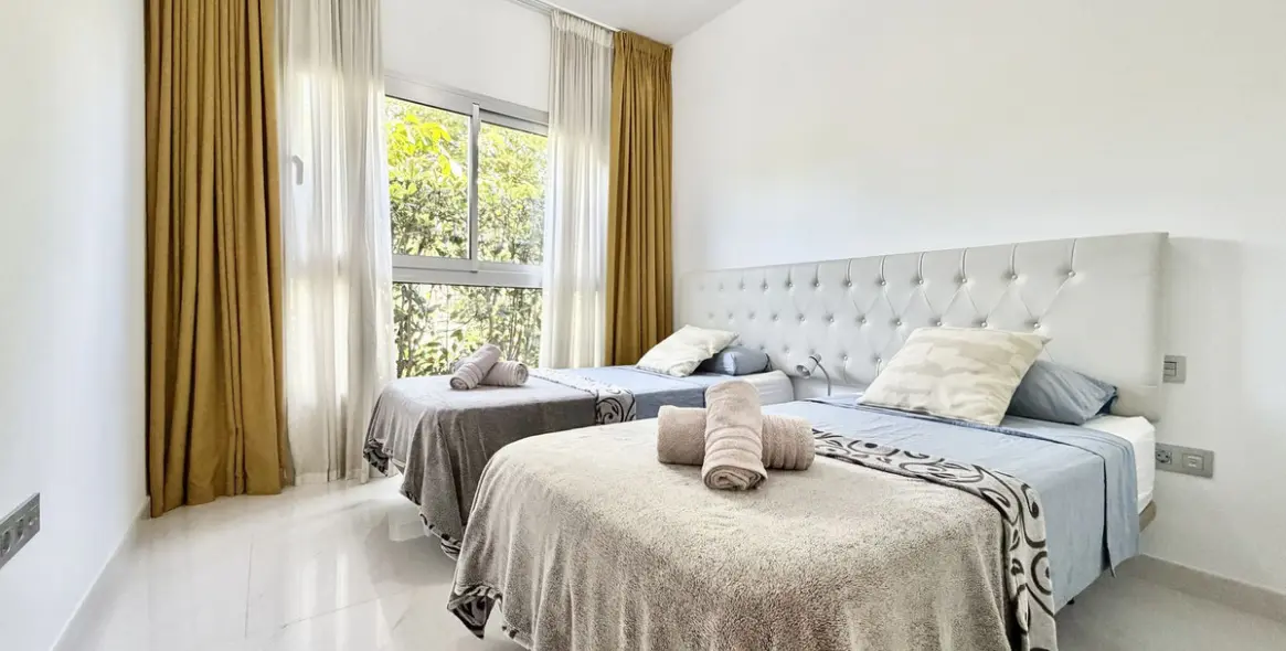 Short-term rent of ground floor apartment in Bel Air 12
