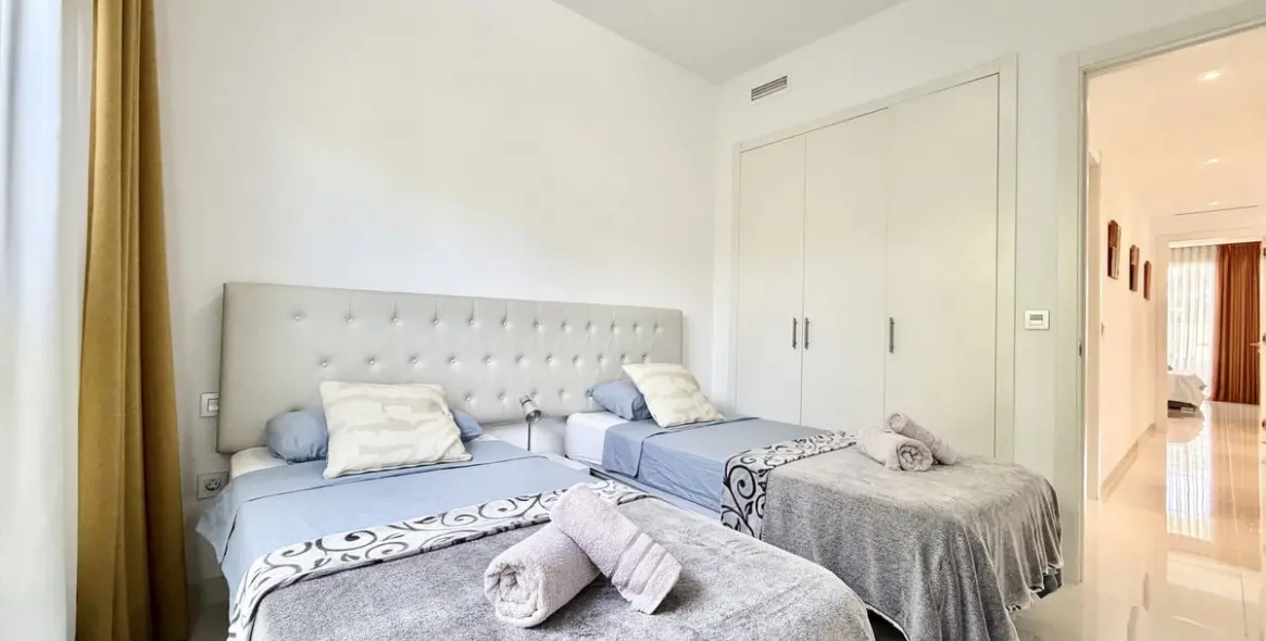 Short-term rent of ground floor apartment in Bel Air 13