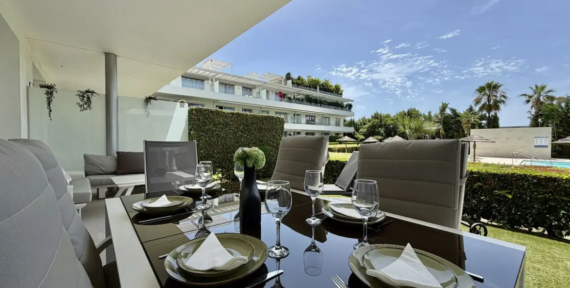 Short-term rent of ground floor apartment in Bel Air 18