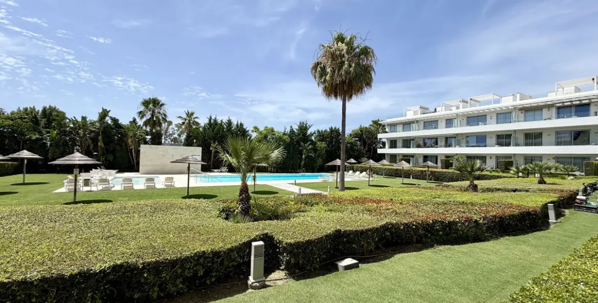 Short-term rent of ground floor apartment in Bel Air 25