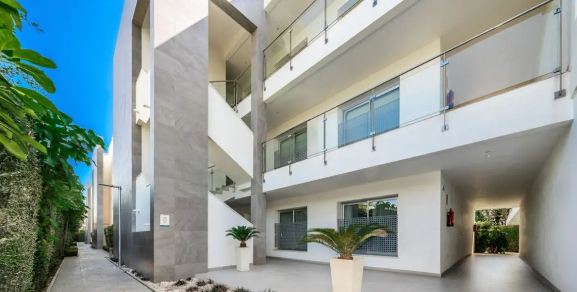Short-term rent of ground floor apartment in Bel Air 27