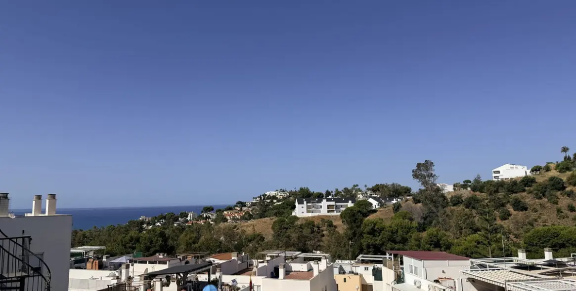 Sale of middle floor apartment in Benalmadena 1