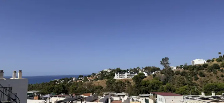 Sale of middle floor apartment in Benalmadena 0