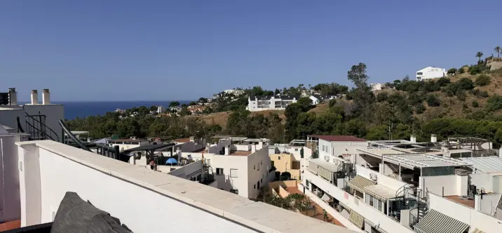Sale of middle floor apartment in Benalmadena 2