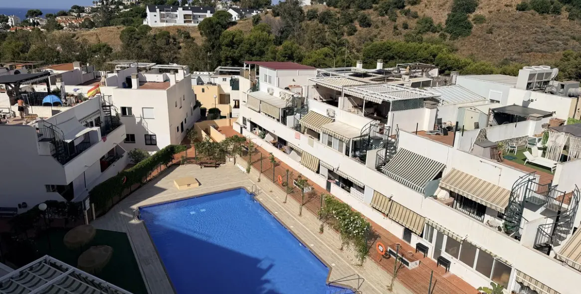 Sale of middle floor apartment in Benalmadena 9