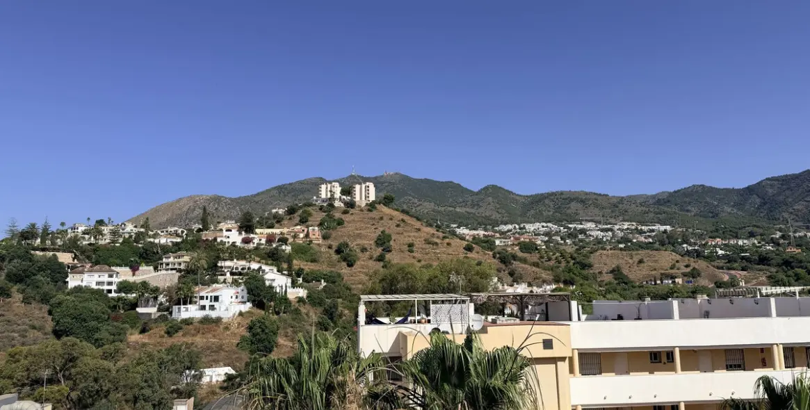 Sale of middle floor apartment in Benalmadena 10