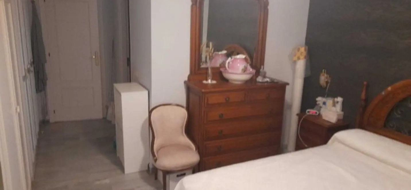 Sale of middle floor apartment in Torremolinos 2