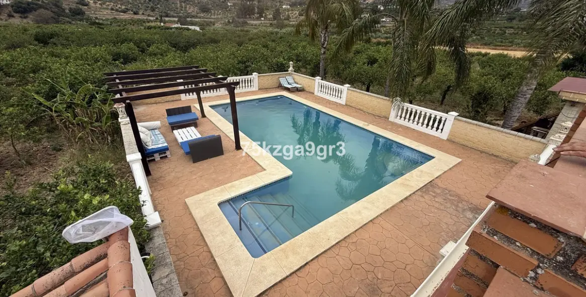 Venta de villa independiente en Alora 1