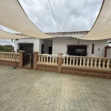 Venta de villa independiente en Alora