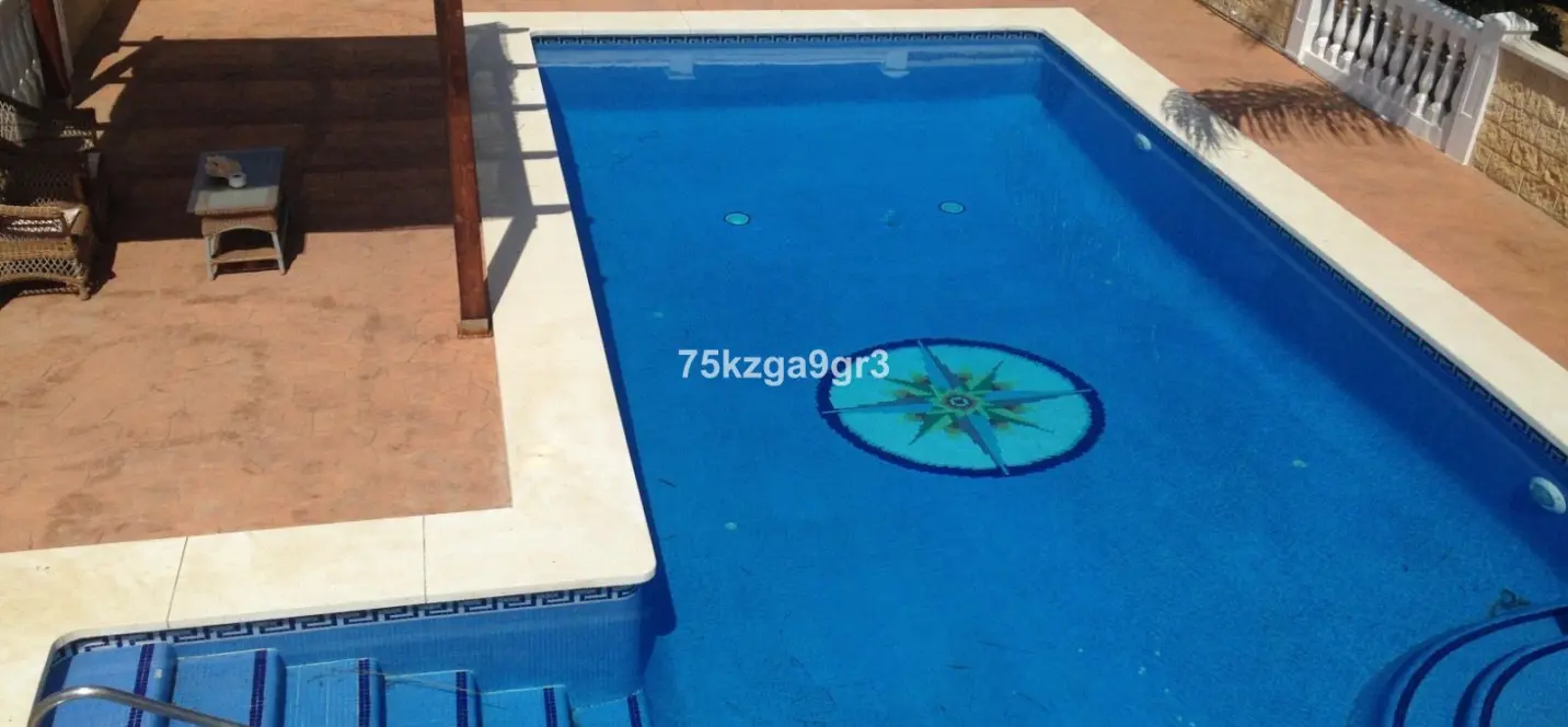 Venta de villa independiente en Alora 0