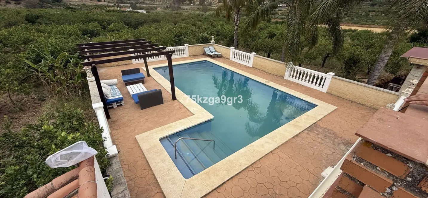 Venta de villa independiente en Alora 3