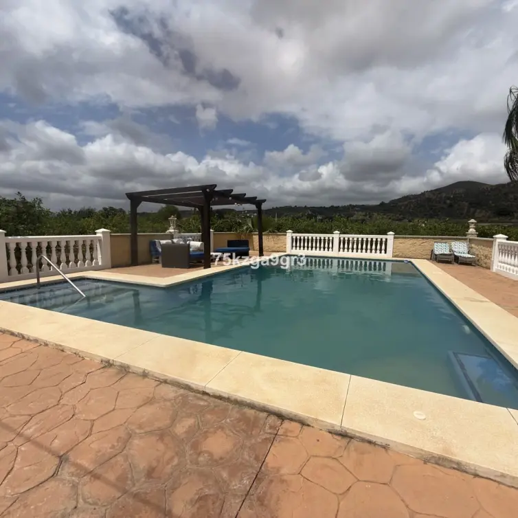Venta de villa independiente en Alora