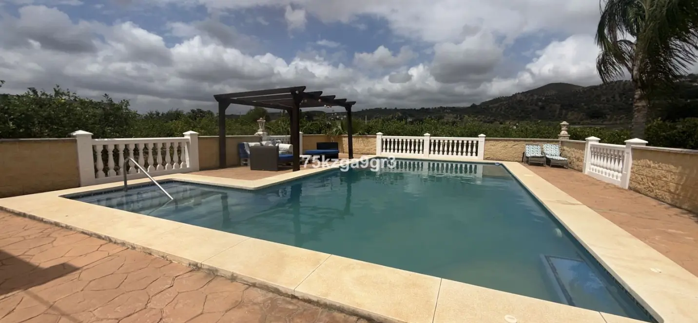 Venta de villa independiente en Alora 4