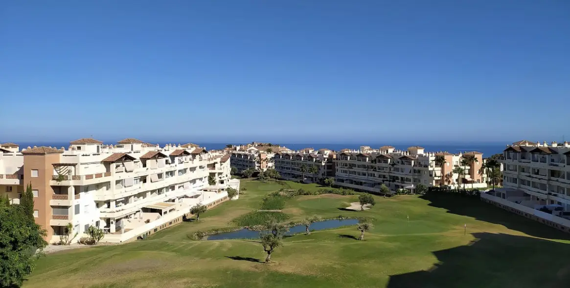 Venta de apartamento en planta media en Benalmadena 1
