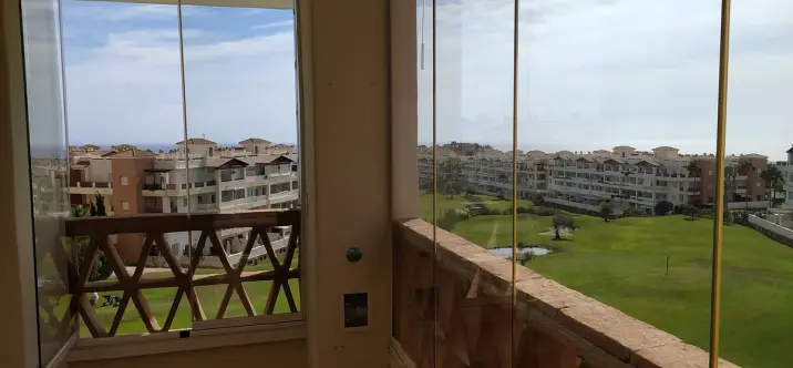 Sale of middle floor apartment in Benalmadena 2