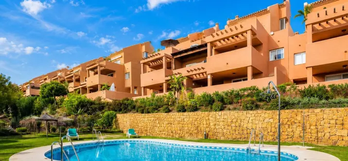 Venta de apartamento en planta media en Elviria 0