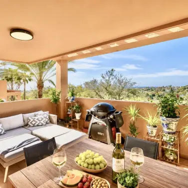 Venta de apartamento en planta media en Elviria