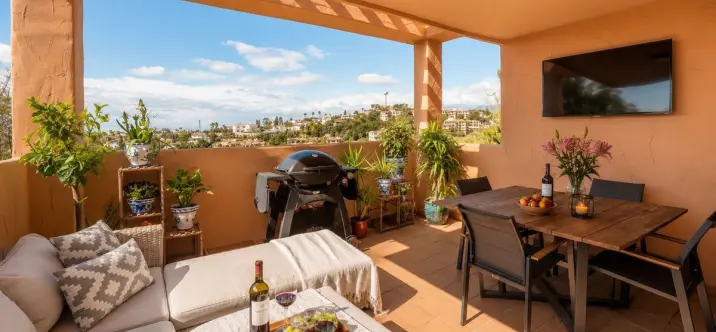 Venta de apartamento en planta media en Elviria 2