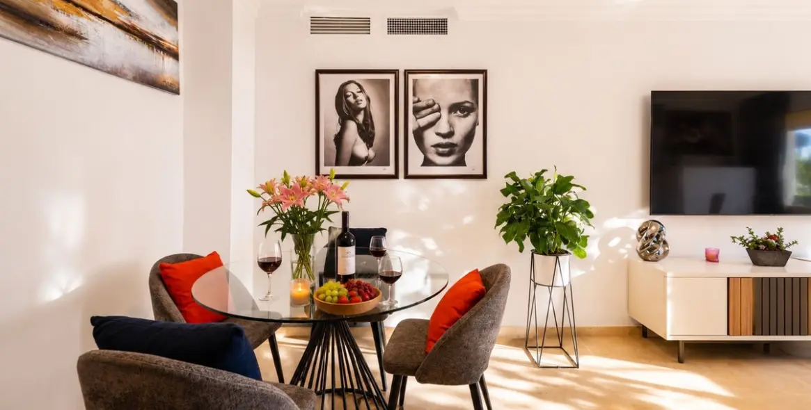 Sale of middle floor apartment in Elviria 5