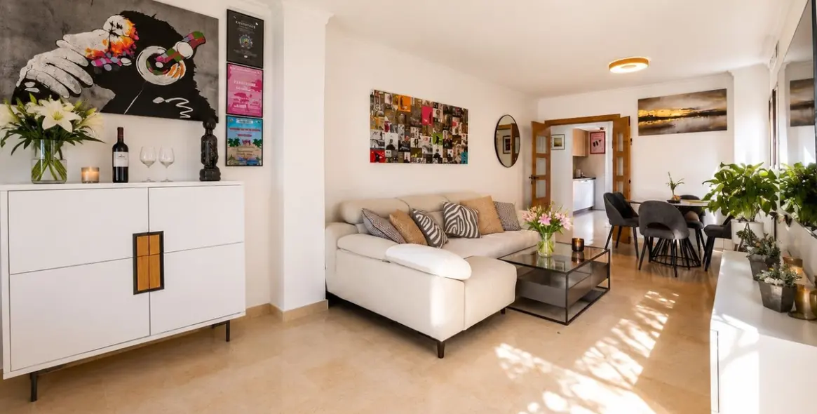 Sale of middle floor apartment in Elviria 6