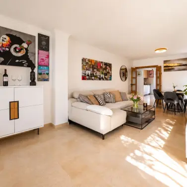 Venta de apartamento en planta media en Elviria