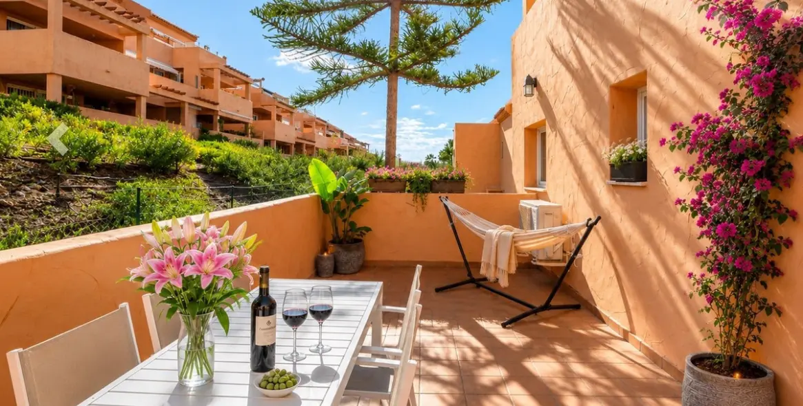 Sale of middle floor apartment in Elviria 9