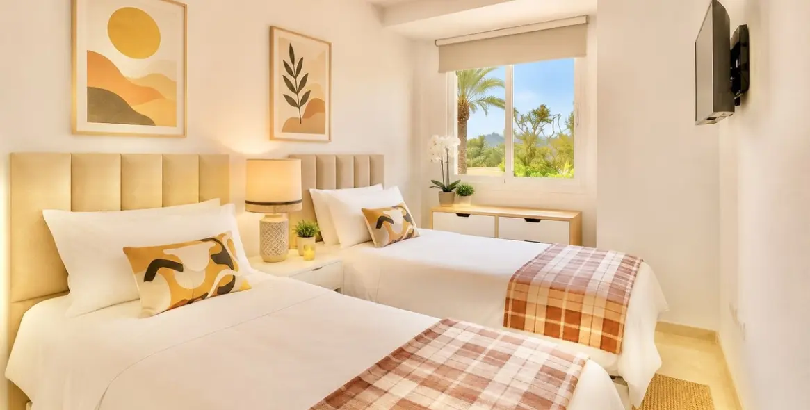 Sale of middle floor apartment in Elviria 11