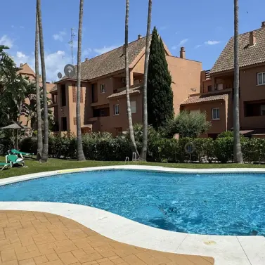Продажа апартаментов на среднем этаже в Casares Playa