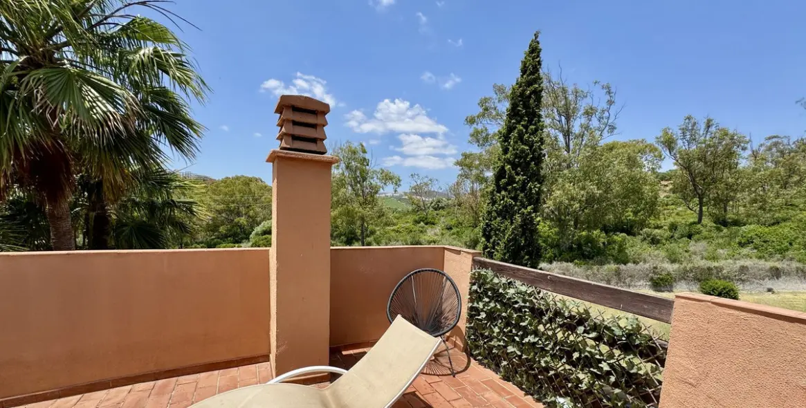 Sale of middle floor apartment in Casares Playa 26