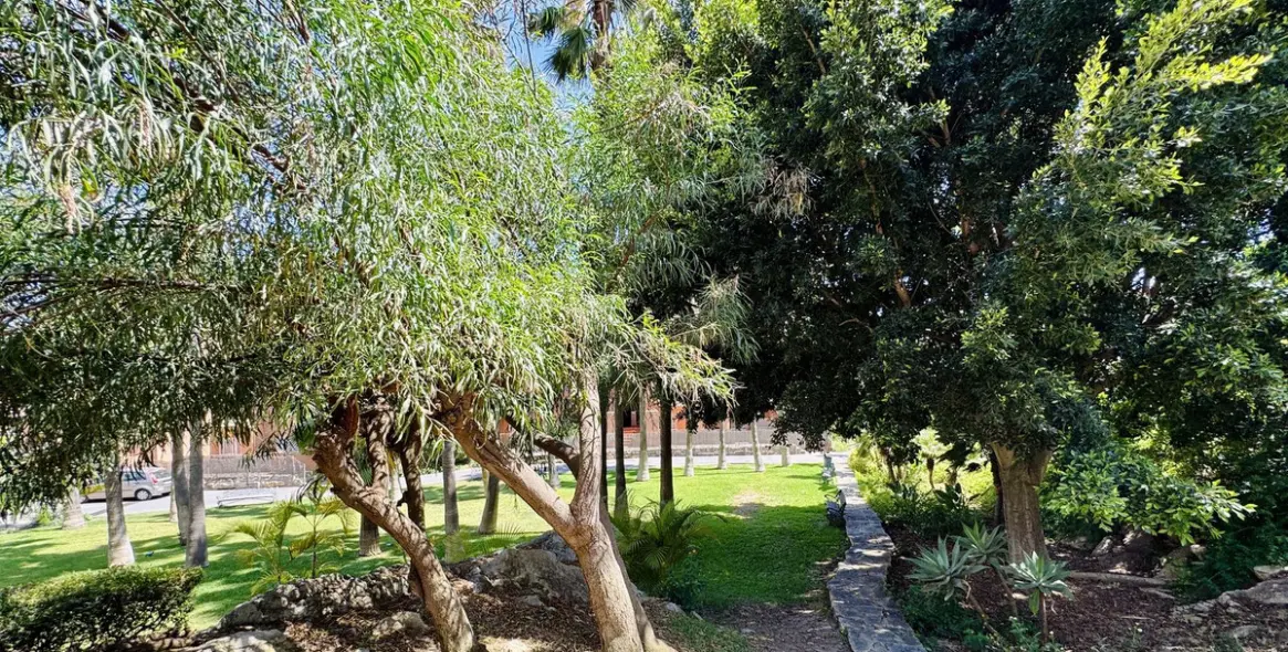 Sale of middle floor apartment in Casares Playa 49