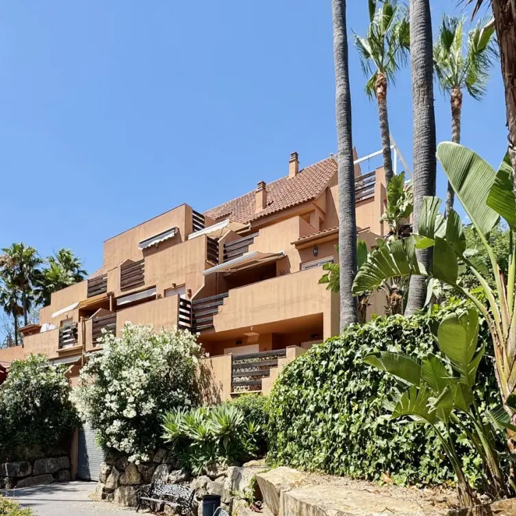 Продажа апартаментов на среднем этаже в Casares Playa