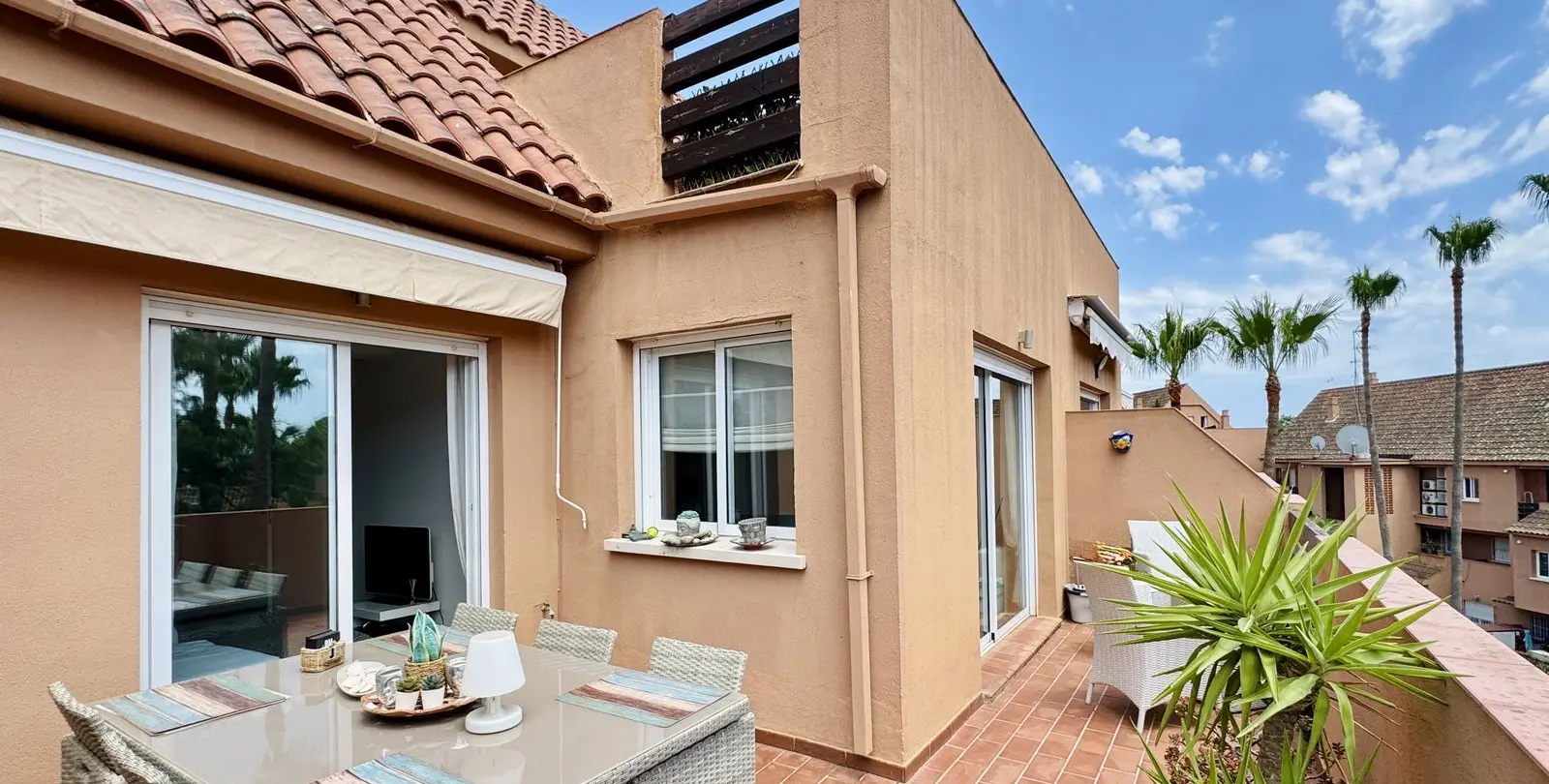 Продажа апартаментов на среднем этаже в Casares Playa 3