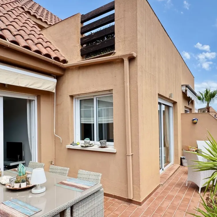 Продажа апартаментов на среднем этаже в Casares Playa
