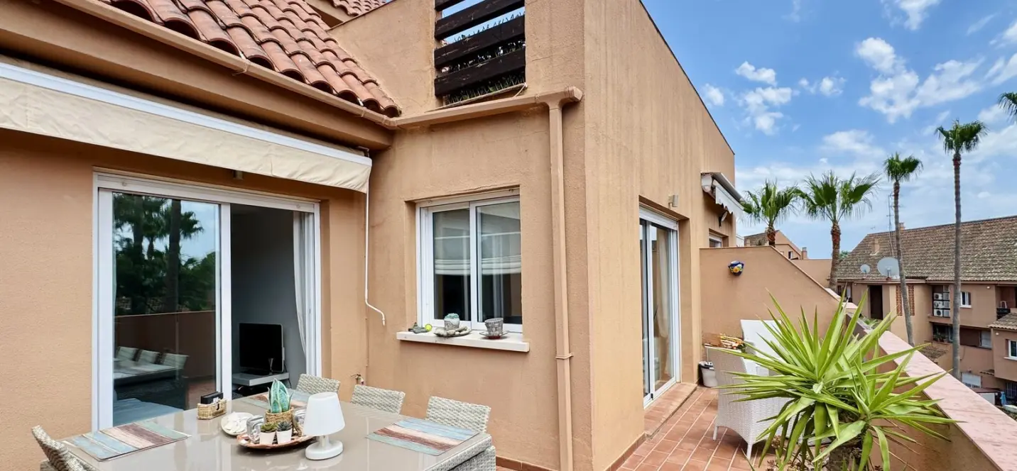 Продажа апартаментов на среднем этаже в Casares Playa 2